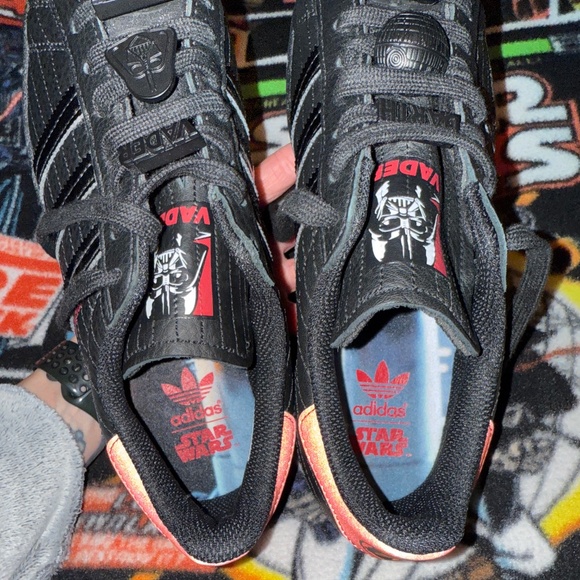 Star Wars Darth Vader Adidas - Picture 5 of 7